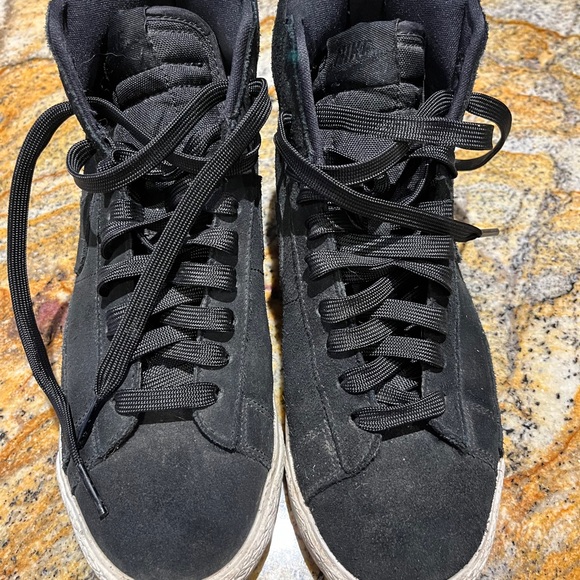 Nike Blazers - Picture 6 of 6